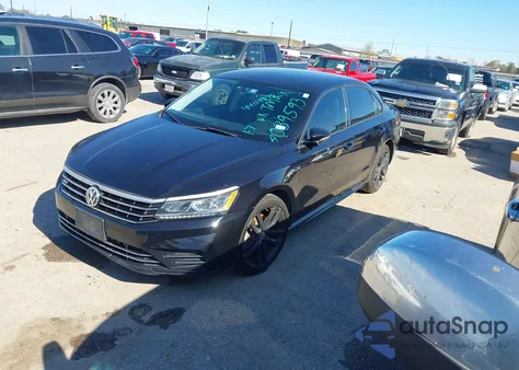 2018 Volkswagen Passat 2.0T R-Line/2.0T S z USA, uszkodzony, nr VIN 1VWAA7A34JC039593